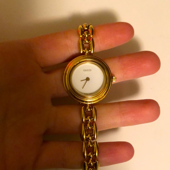 Vintage dainty Gucci watch - Picture 1 of 2